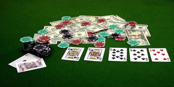 Tích luỹ thông tin và chiến thuật trong trò chơi poker